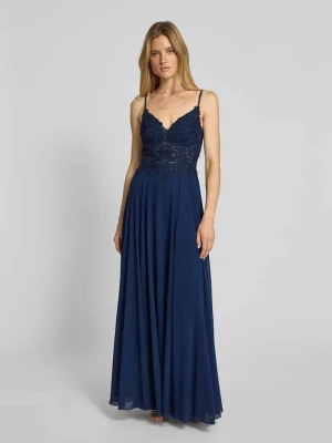 Sukienka wieczorowa z koronkowym obszyciem Mascara