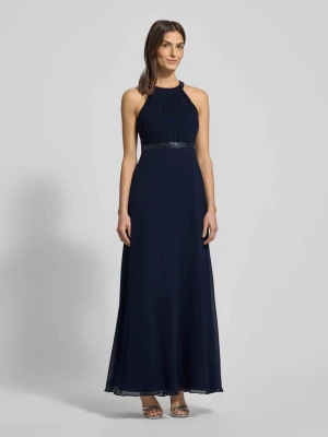 Sukienka wieczorowa z obszyciem ozdobnymi kamieniami i marszczeniami V.M.