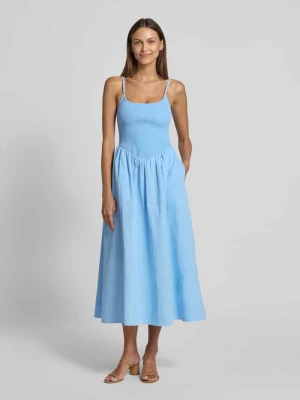 Sukienka wieczorowa z okrągłym dekoltem model ‘Dylan’ Forever New