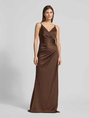Sukienka wieczorowa z satyny w kopertowym stylu Mascara