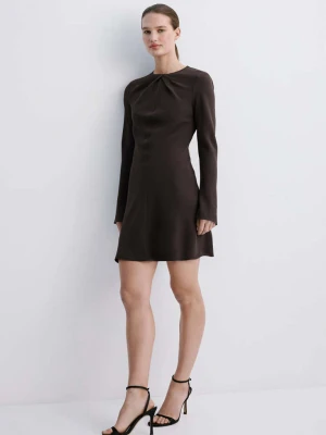 Sukienka z drapowanym dekoltem i długim rękawem brązowy - Kobieta - - MANGO