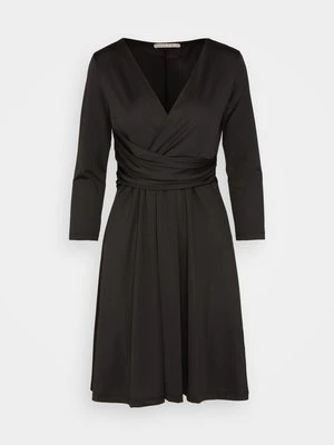 Sukienka z dżerseju Anna Field