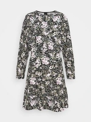 Sukienka z dżerseju Gina Tricot