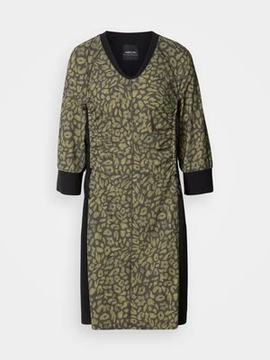 Sukienka z dżerseju Marc Cain