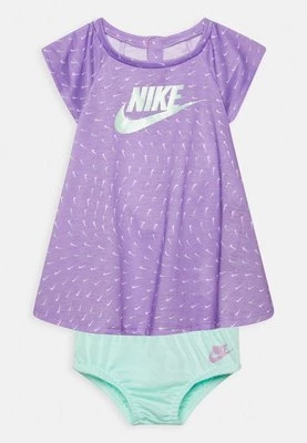 Sukienka z dżerseju Nike Sportswear