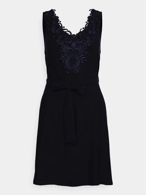 Sukienka z dżerseju Only Petite