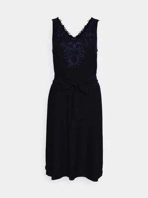 Sukienka z dżerseju Only Tall