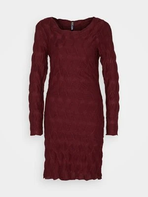 Sukienka z dżerseju Pieces