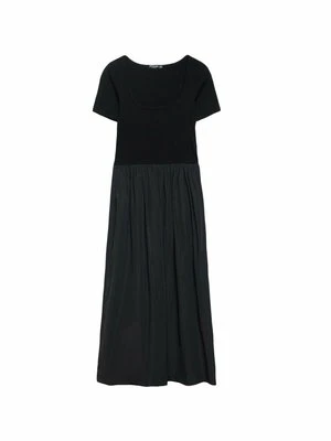 Sukienka z dżerseju Stradivarius