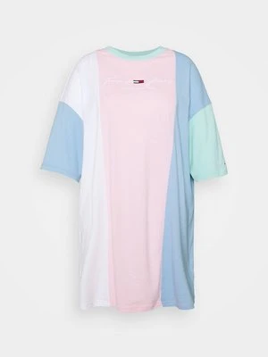 Sukienka z dżerseju Tommy Jeans Curve