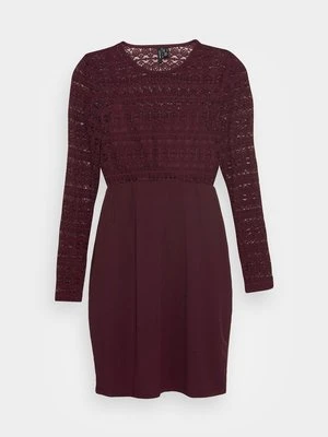 Sukienka z dżerseju Vero Moda