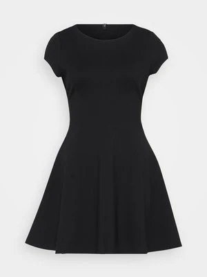Sukienka z dżerseju Vero Moda Petite