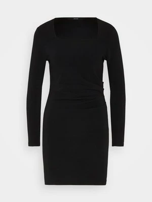 Sukienka z dżerseju Vero Moda Petite