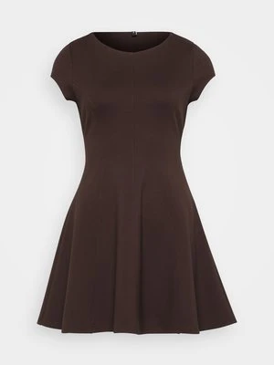 Sukienka z dżerseju Vero Moda Petite