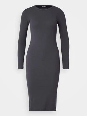 Sukienka z dżerseju Vero Moda Petite
