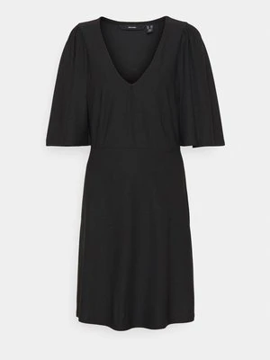 Sukienka z dżerseju Vero Moda Tall