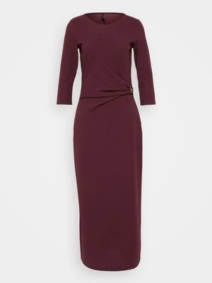 Sukienka z dżerseju Vero Moda Tall