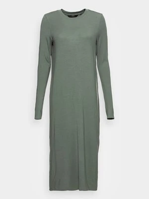 Sukienka z dżerseju Vero Moda Tall