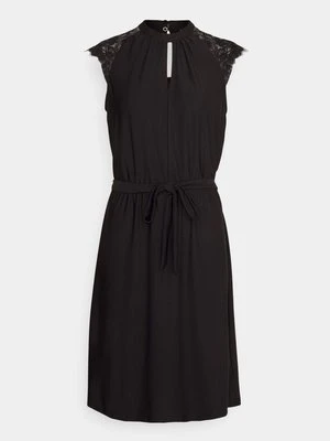 Sukienka z dżerseju Vero Moda Tall