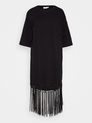 Sukienka z dżerseju Vila