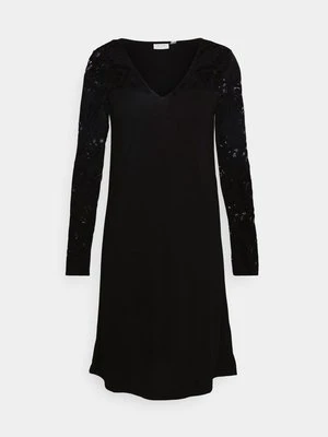 Sukienka z dżerseju Vila