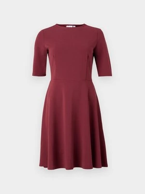 Sukienka z dżerseju Vila