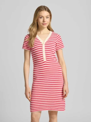 Sukienka z dzianiny do kolan z dekoltem w serek model 'LORIANNA' Ichi