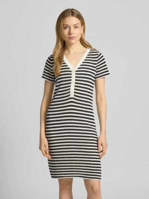 Sukienka z dzianiny do kolan z dekoltem w serek model 'LORIANNA' Ichi