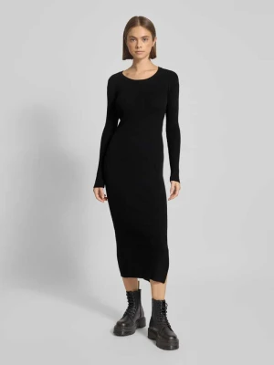 Sukienka z dzianiny o kroju podkreślającym sylwetkę z prążkowanej mieszanki wiskozy model ‘MIRA’ Pieces