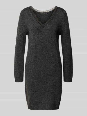 Sukienka z dzianiny taliowana z dekoltem w serek model ‘TAMMY’ Only