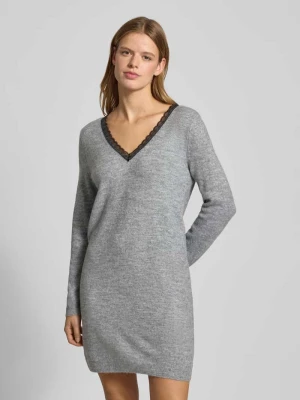 Sukienka z dzianiny taliowana z dekoltem w serek model ‘TAMMY’ Only