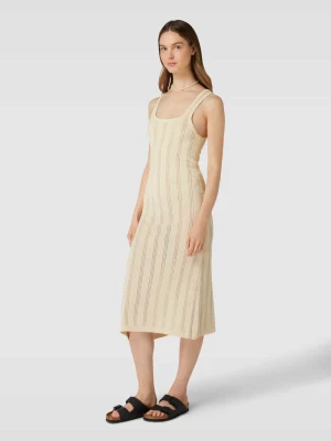 Sukienka z dzianiny z ażurowym wzorem model ‘BEANA’ Pieces
