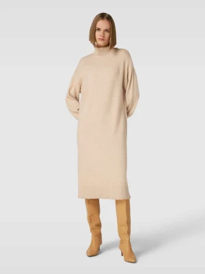 Sukienka z dzianiny z golfem model ‘MANINA’ b.Young