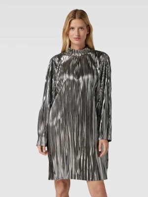 Sukienka z efektem metalicznym model ‘NALINE’ Selected Femme