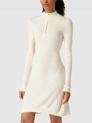 Sukienka z efektem prążkowania model ‘ WILLOW’ Vero Moda