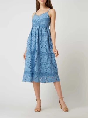 Sukienka z koronki szydełkowej model ‘Frio’ YAS