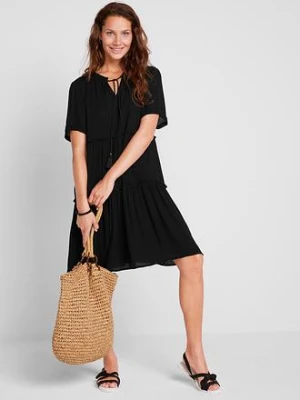 Sukienka z kreszowanej wiskozy z ozdobnym elementem w dekolcie, dł. do kolan bonprix