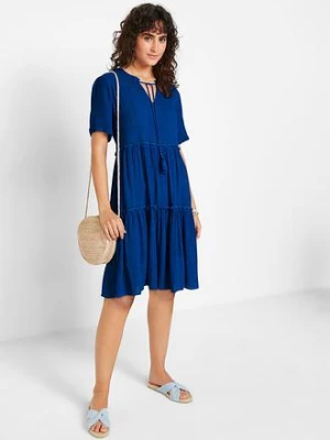 Sukienka z kreszowanej wiskozy z ozdobnym elementem w dekolcie, dł. do kolan bonprix