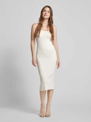 Sukienka z odkrytymi ramionami o długości do kolan z efektem prążkowania model ‘WILLOW’ Vero Moda