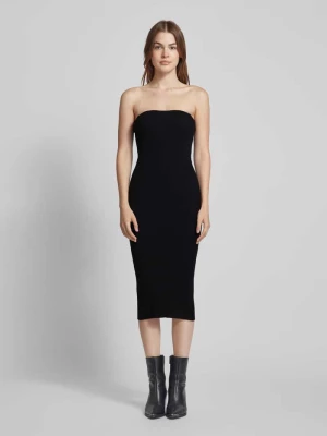 Sukienka z odkrytymi ramionami o długości do kolan z efektem prążkowania model ‘WILLOW’ Vero Moda