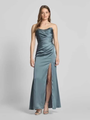 Sukienka z odkrytymi ramionami, obszyciem ozdobnymi kamieniami i marszczeniami Hey Kyla