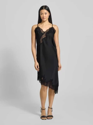 Sukienka z satyny z koronką model ‘Sorelle’ NEO NOIR