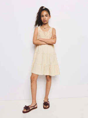Sukienka z teksturą i haftem kremowy / écru - Dzieci - lata - MANGO KIDS