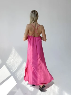 Sukienka z Wiskozy Różowa Back ClothStore