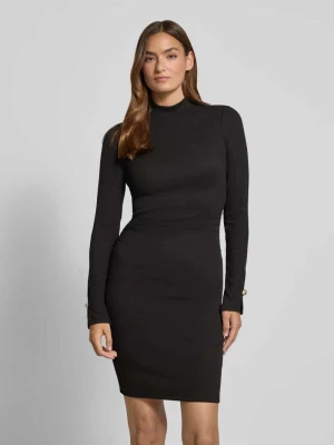 Sukienka ze stójką o kroju slim fit model ‘Alessa’ Guess