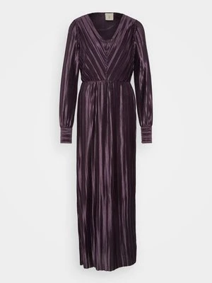 Suknia balowa YAS Tall