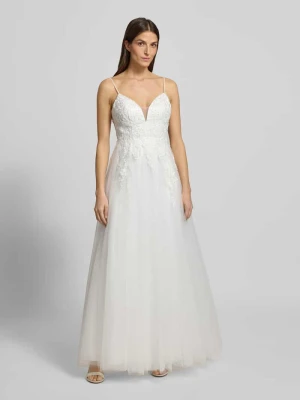 Suknia ślubna z detalami z koronki luxuar