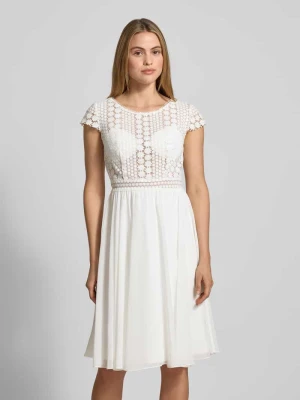 Suknia ślubna z kwiatową koronką luxuar