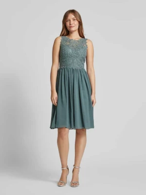 Suknia ślubna z kwiatową koronką Mascara