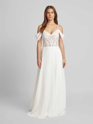 Suknia ślubna z obszyciem koronką luxuar